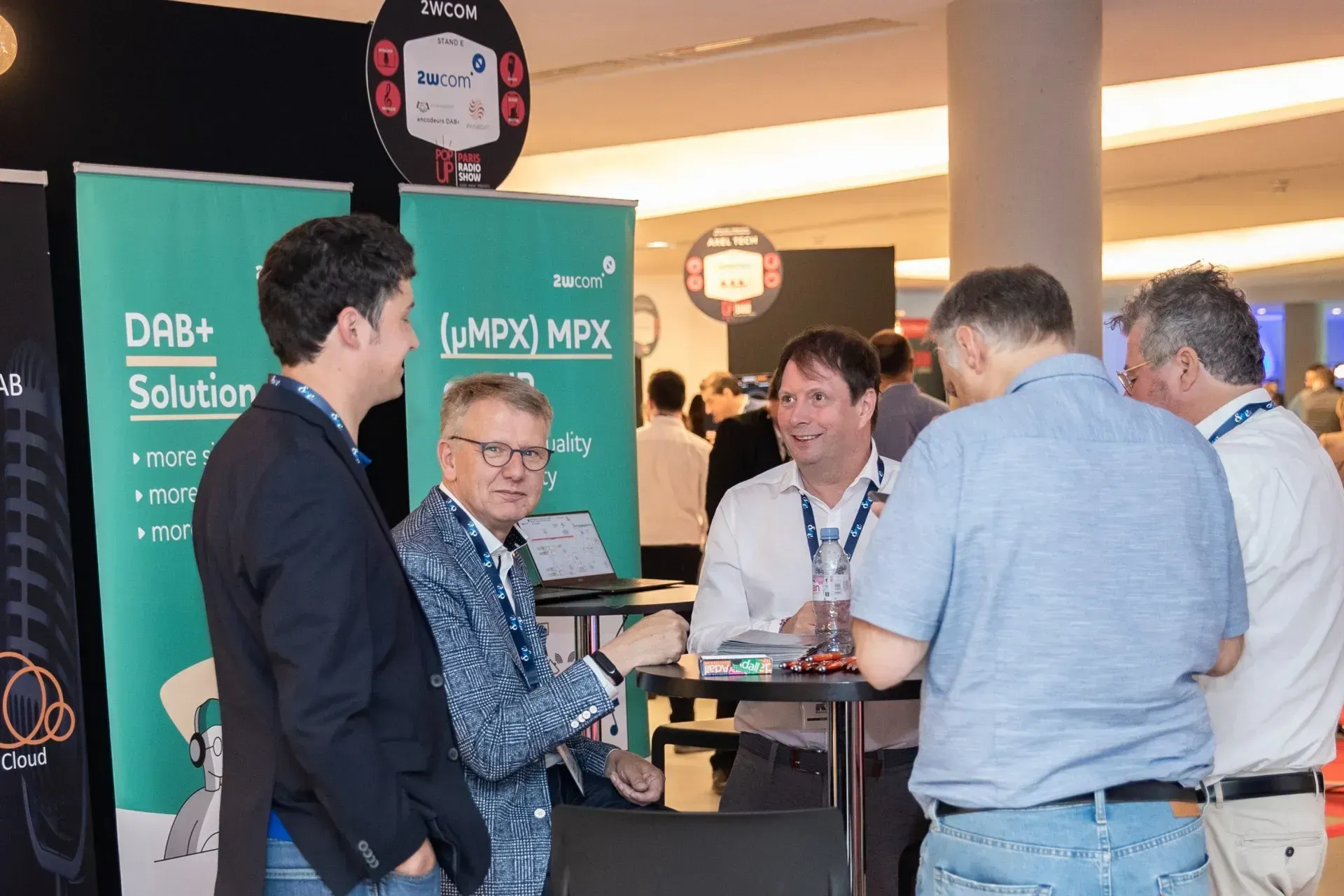 Stands d'exposants au Paris Radio Show 2024